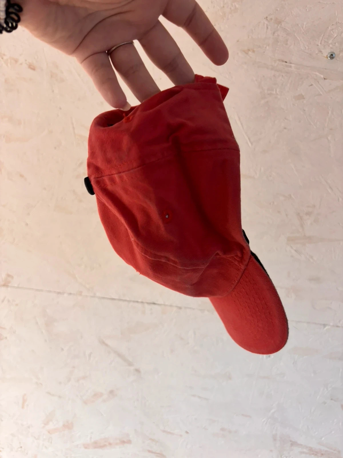 Boné vermelho bordado – Tamanho Único ajustável – photo 4